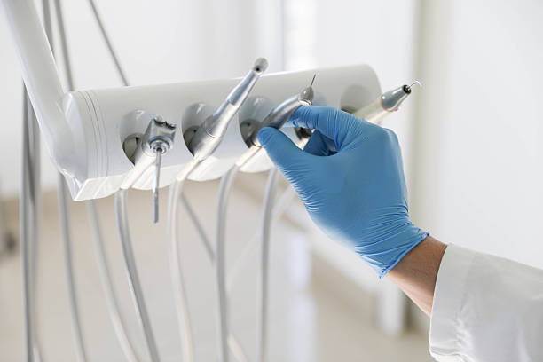 Professional Emergency Dentist technician working in Dilkon, AZ